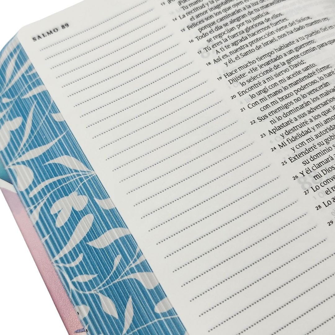 Biblia Inspira Nueva Traducción Viviente – Flores, Letra 8pt, 16x21 cm