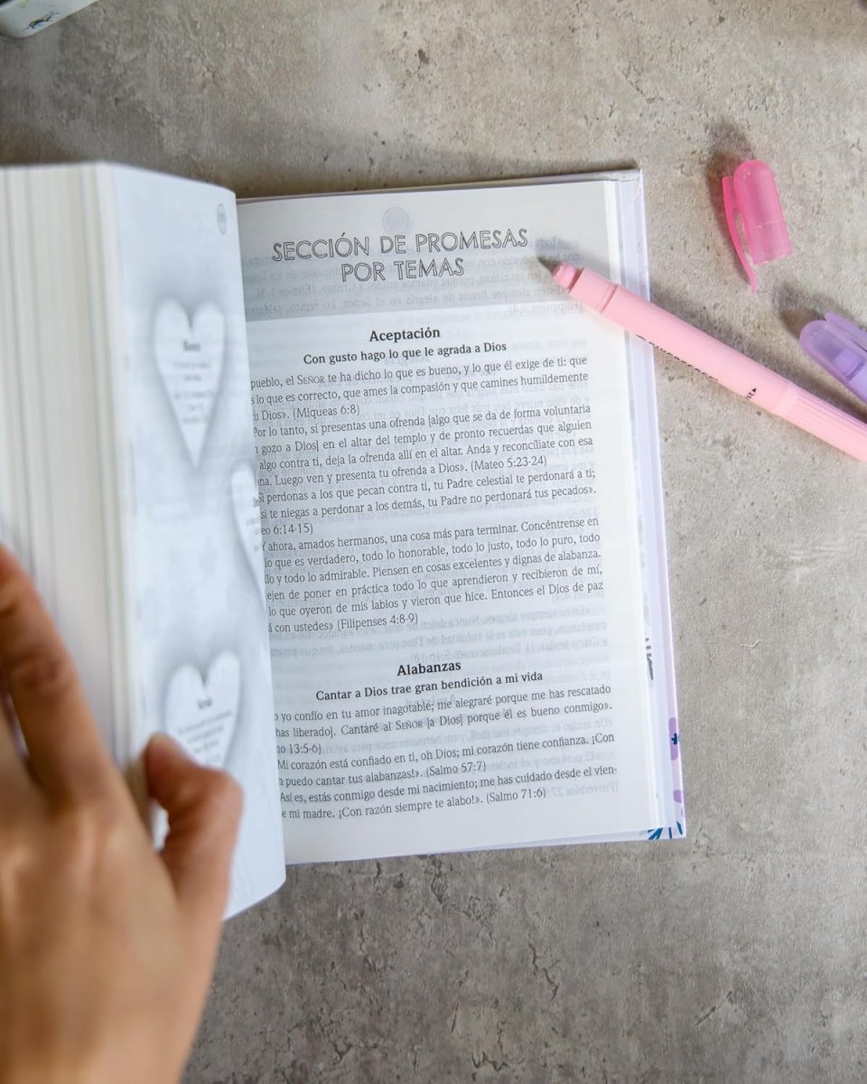 Biblia NTV de Promesas para niñas · Tapa dura rosa
