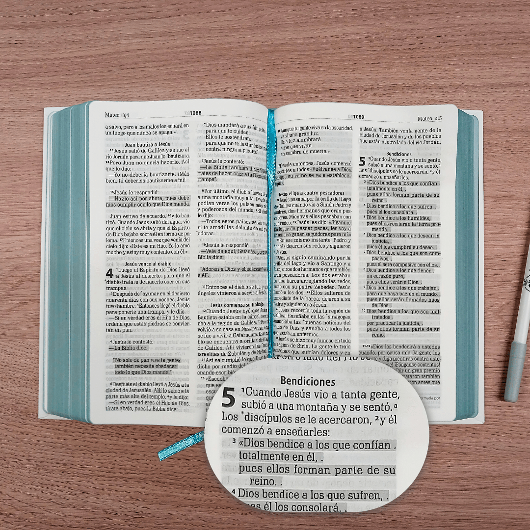 Biblia Traducción Lenguaje Actual – Tapa Dura Blanco, Concordancia, Palabras de Jesús en Rojo, Letra 10 Puntos