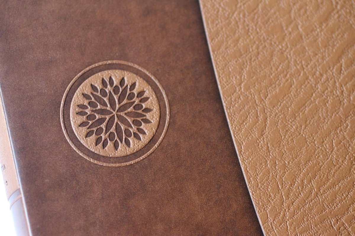 Biblia Reina Valera 1960 · Letra grande · Tapa piel color canela · Con cierre