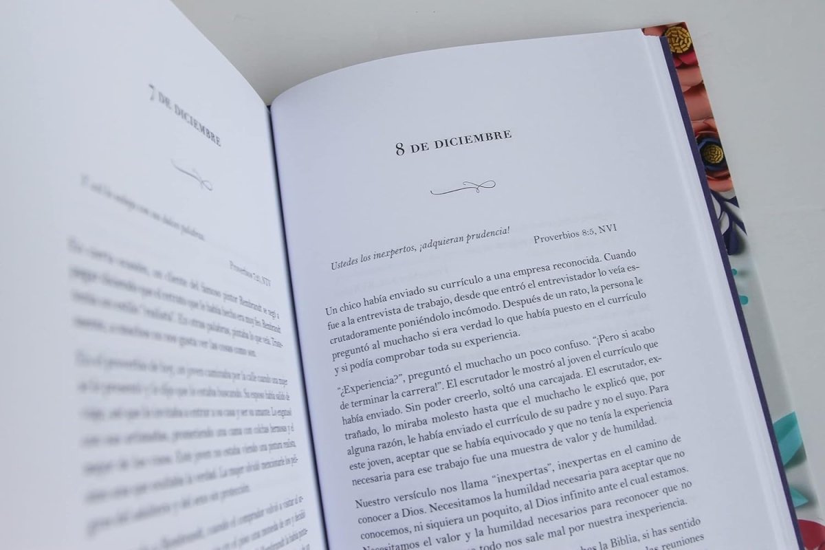 Un año con Dios -  365 Devocionales Para La Mujer