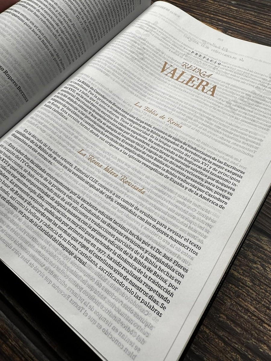 Biblia Reina Valera Revisada 1977 De Estudio Patrística Leathersoft, Marrón, Interior A Dos Colores, Palabras De Jesús En Rojo