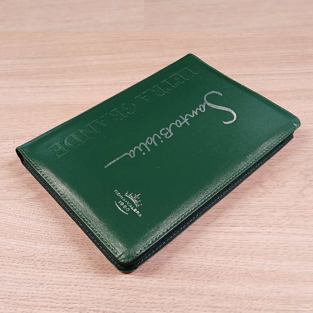 Biblia Reina Valera 1960 – Tapa Imitación Piel Verde, con Cierre, Concordancia, Letra 11 Puntos
