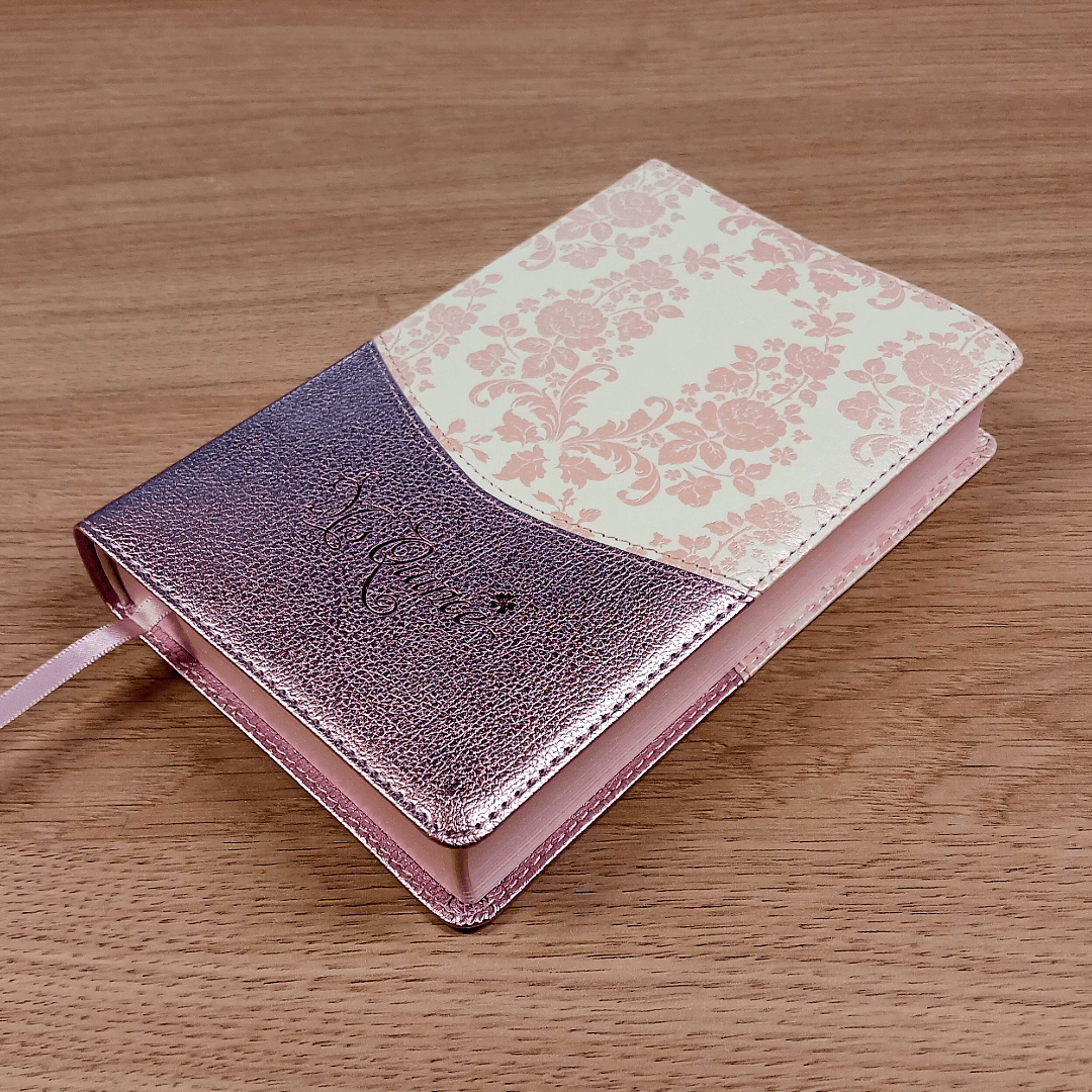 Biblia Mis Quince Reina Valera 1960 – Tapa Imitación Piel Rosa Floreado