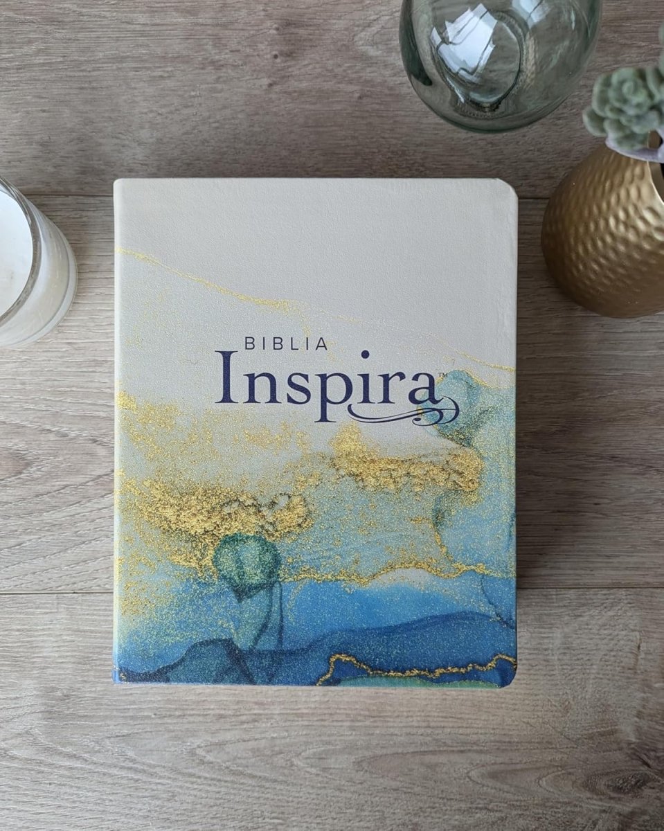 Biblia Nueva Traducción Viviente (NTV) Inspira, Letra 8 Pt, 16×21, Tapa PU, Oro