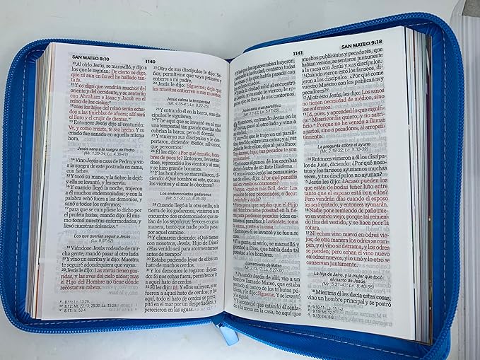 Biblia Reina Valera 1960 · 17x12 cm · Letra 10 pt · Con cierre · Colección Mi Gran Viaje tapa imitación piel azul