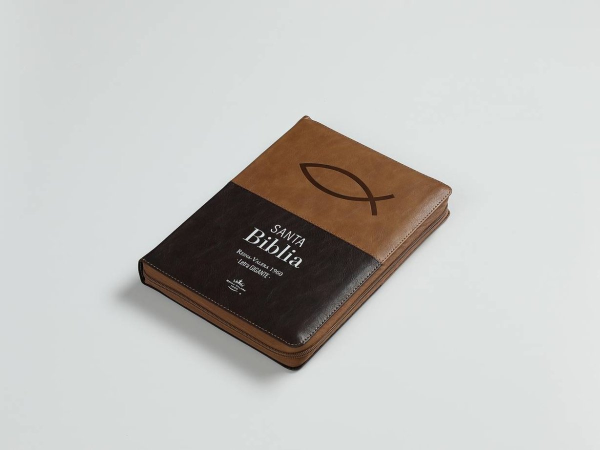 Biblia Reina Valera 1960 · 17x23,5 cm · Letra gigante 15 pt · Con cierre e índice · Diseño Ichtus café