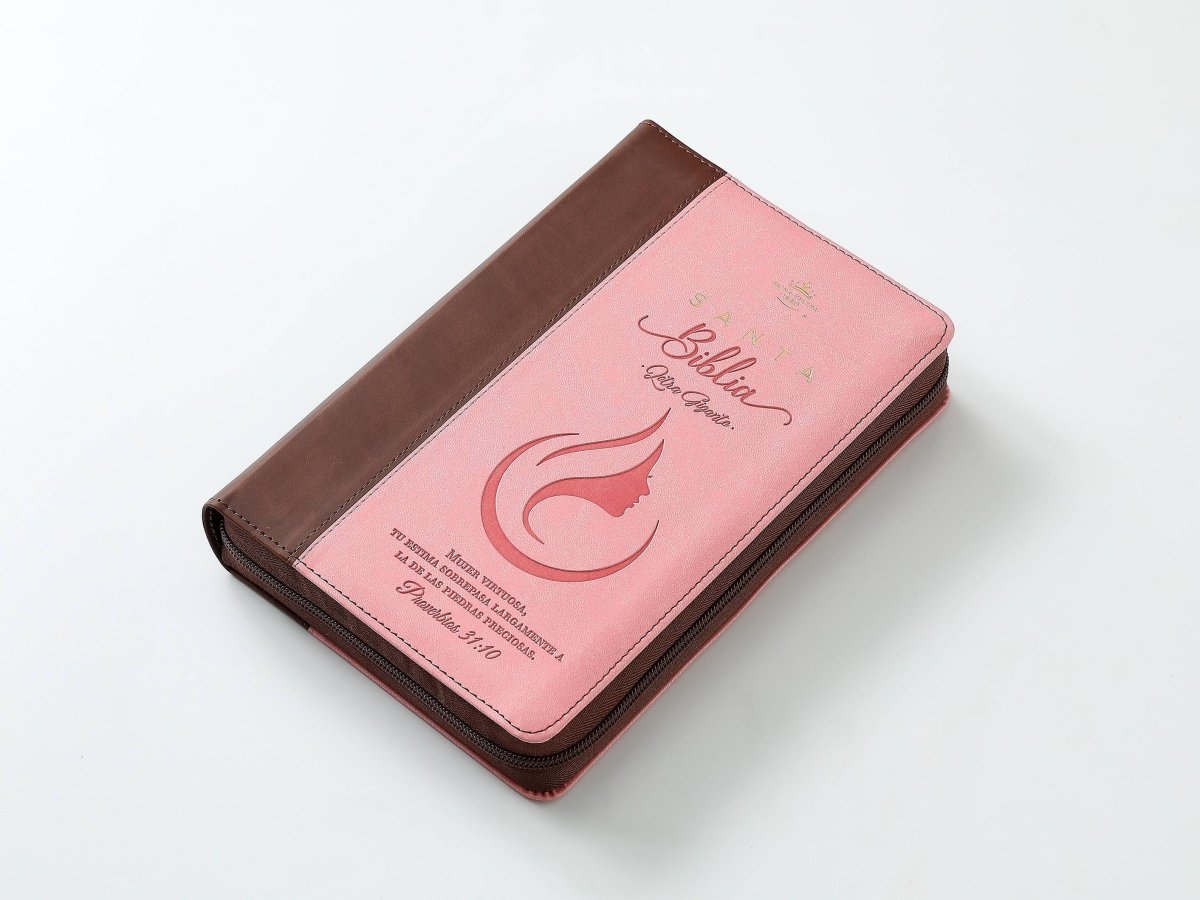 Biblia Reina Valera 1960 – 068 – Con Concordancia – Letra 14 pts – 14x21 cm – Cierre – Rosa/Marrón – Mujer Virtuosa