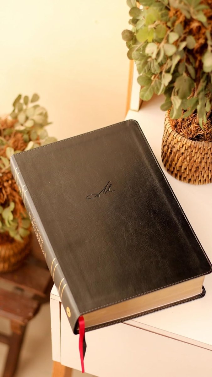 Biblia Nueva Biblia De Las Américas (NBLA) De Estudio MacArthur, Letra 11 Pt, 20×29, Tapa PU, Negro