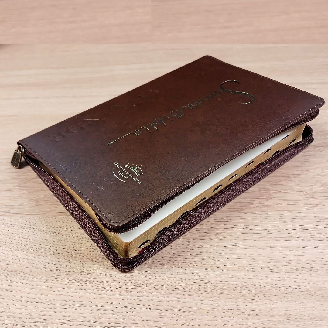 Biblia Reina Valera 1960 – Tapa Imitación Piel Marrón, con Cierre, Concordancia, con Índice, Letra 11 Puntos