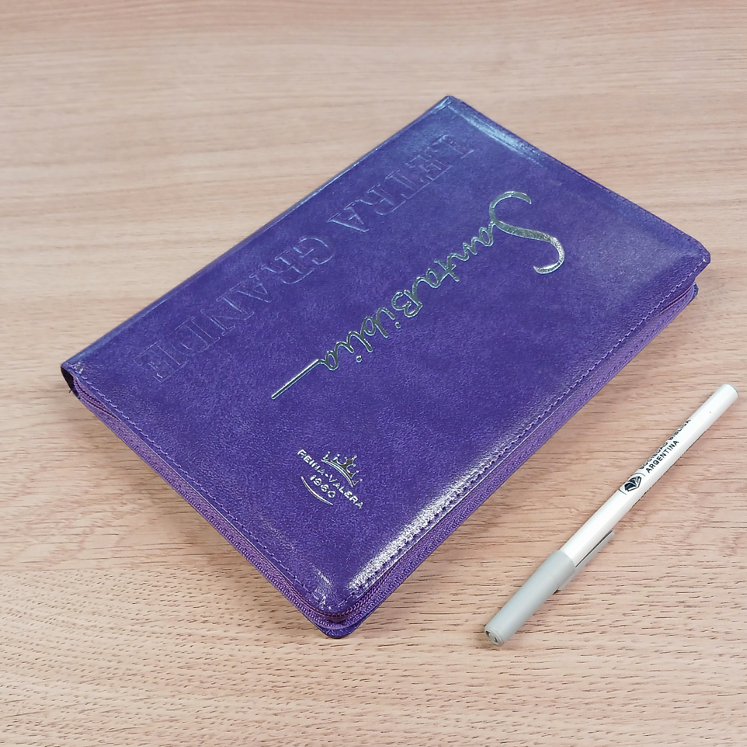 Biblia Reina Valera 1960 – Tapa Imitación Piel Púrpura, con Cierre, Concordancia, con Índice, Letra 11 Puntos