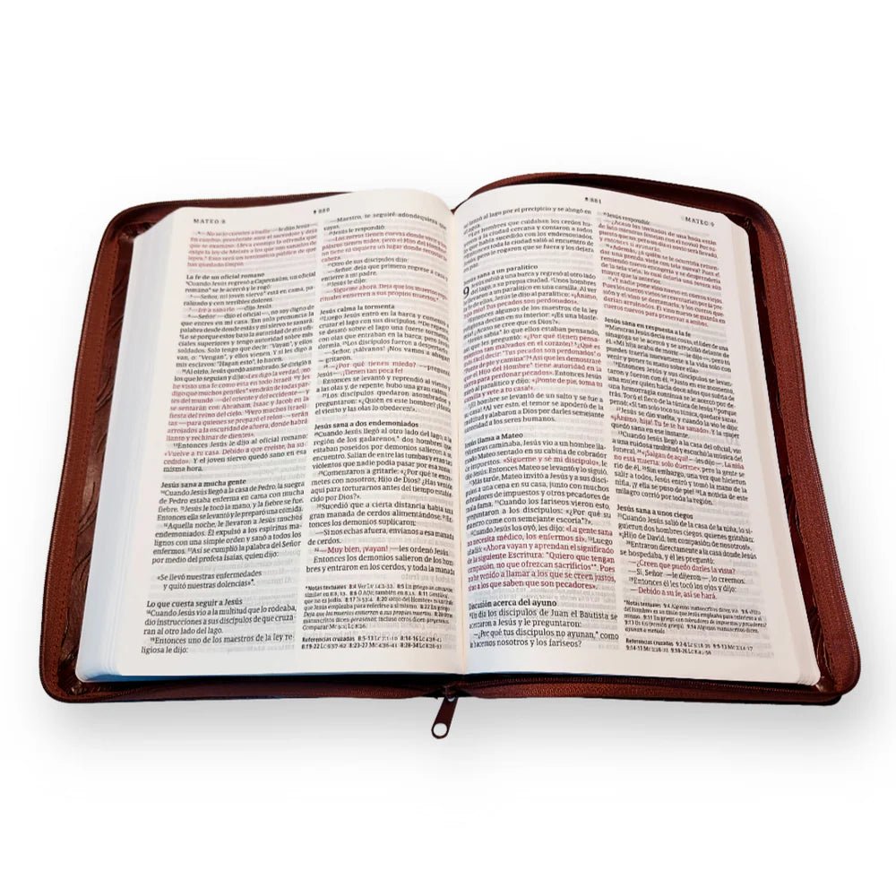 Biblia Nueva Traducción Viviente (NTV), Letra Grande 10,25 Pt, 18×26, Ultrafina, Tapa PU, Marrón, Con Cierre