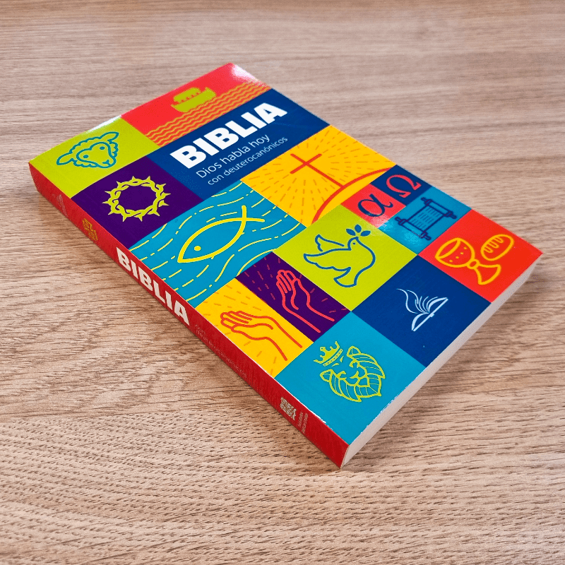Biblia Dios Habla Hoy con DEUTEROCANÓNICOS  económica – Tapa Cartulina Multicolor, 14 x 21 cm, Letra 9 Puntos