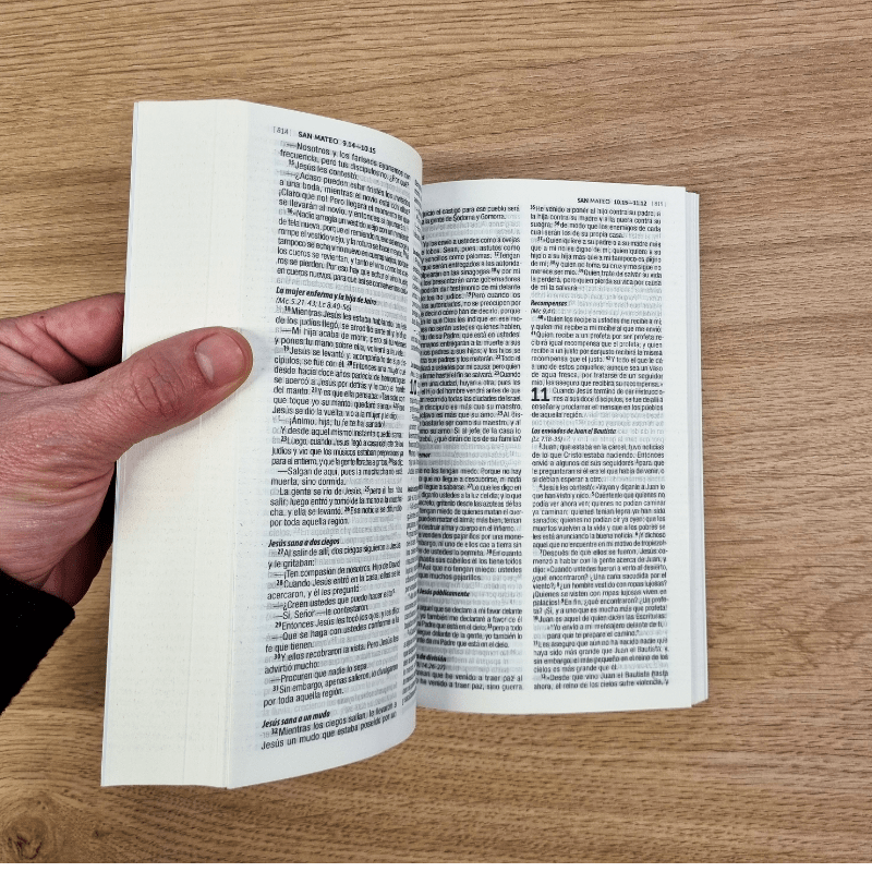 Biblia Dios Habla Hoy con DEUTEROCANÓNICOS  económica – Tapa Cartulina Multicolor, 14 x 21 cm, Letra 9 Puntos
