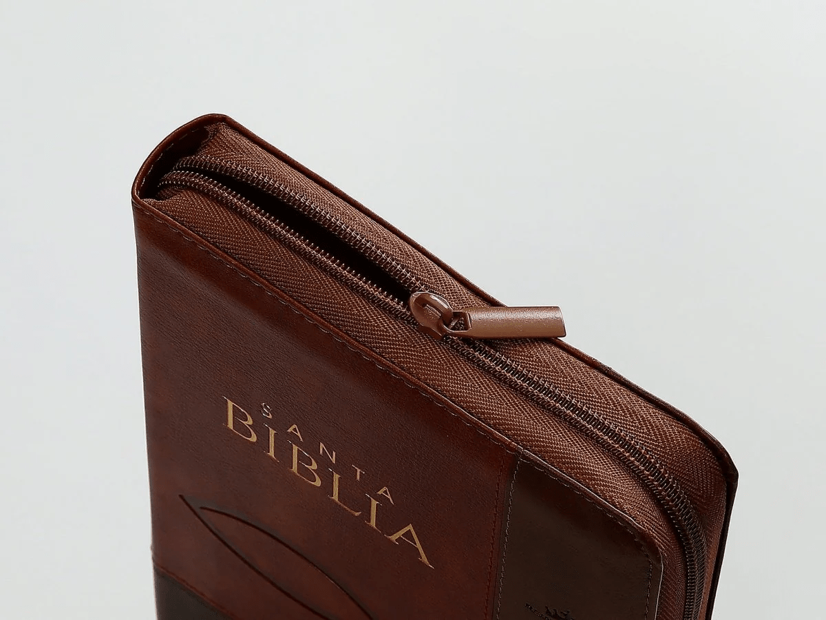 Biblia Reina Valera 1960 · 13,8x21,2 cm · Letra grande 12,5 pt · Con cierre e índice · Colección Inspiración Ichtus café