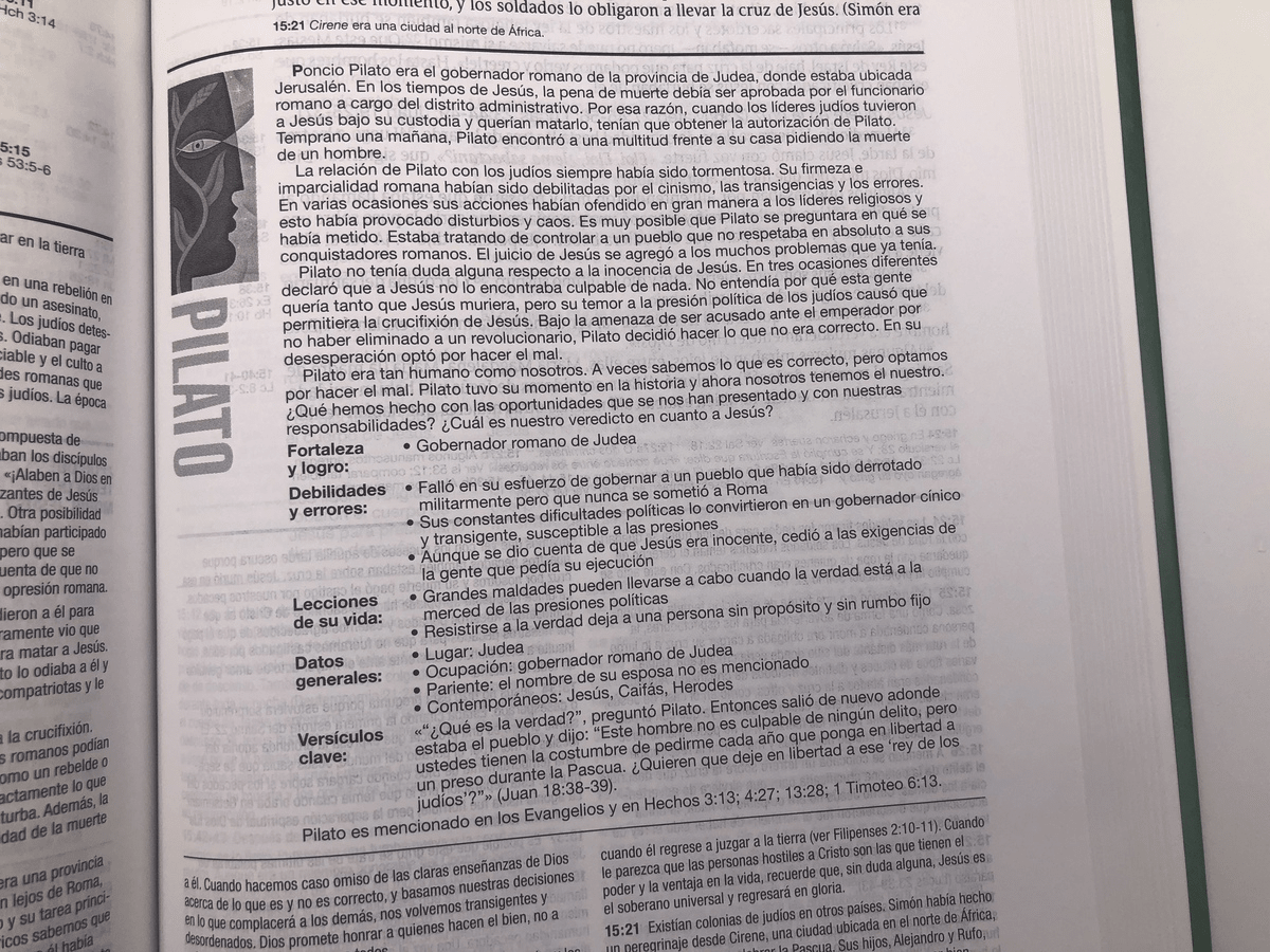 Biblia De Estudio Diario Vivir Nueva Traducción Viviente Tapa dura